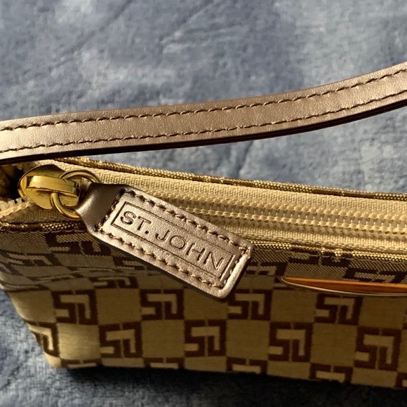 Purses - Picture 2 of 9